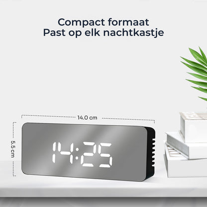 Luxime digitale wekker zwart compact formaat van 14 cm breed en 5 5 cm hoog geschikt voor elk nachtkastje moderne minimalistische slaapkamer